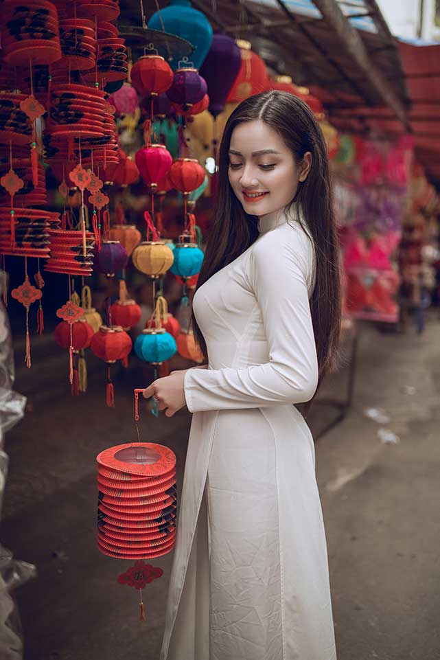 Vietnamese girl wearing white ao dai dress