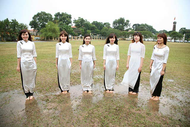 group of girls in ao dai vietnamcupid