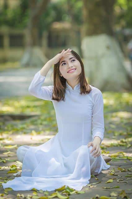 vietnamese girl in a white dress: vietnamcupid