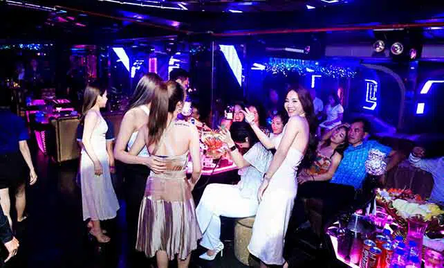 Hanoi girls at infinity club Hanoi