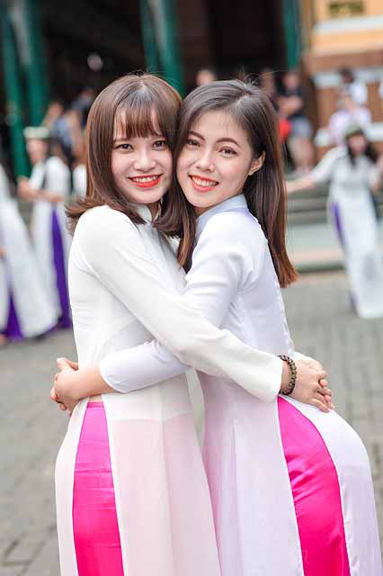 Vietnamese girls wearing ao dai